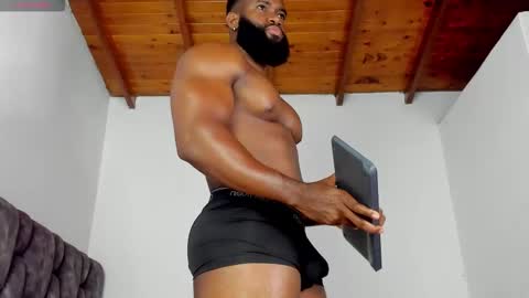 Snapshot of james_bbcmuscle chatting on 03-12-26, 12:11 James BBC online show from 03-12-26, 12:11