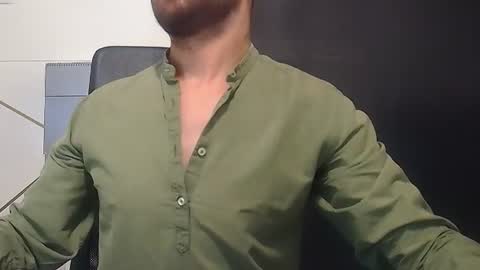 Snapshot of jamesmyersx chatting on 06-26-26, 03:33 JamesMyers online show from 06-26-26, 03:33