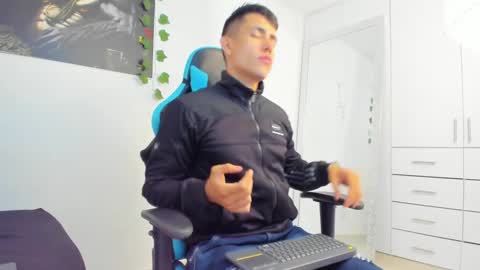 Jamess hott online show from 12-27-24, 02:01