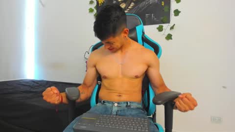 Jamess hott online show from 01-27-25, 08:28