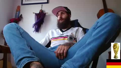 Snapshot of jammes_owen chatting on 06-14-26, 05:04 Jammes. online show from 06-14-26, 05:04