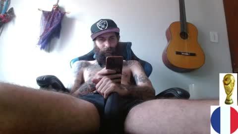 Snapshot of jammes_owen chatting on 06-16-26, 07:05 Jammes. online show from 06-16-26, 07:05
