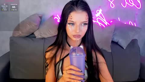 Eva online show from 10-31-25, 12:22