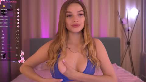 Snapshot of janetjennings chatting on 03-22-26, 06:39 Day Alice Night Stella online show from 03-22-26, 06:39