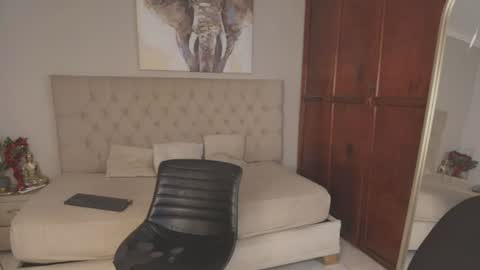 Snapshot of janomar01 chatting on 07-18-26, 06:45 janomar01 online show from 07-18-26, 06:45