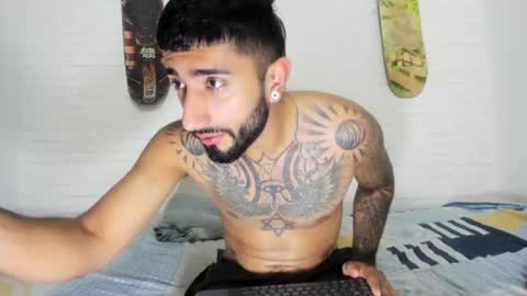 Snapshot of jaryandnick_smith chatting on 07-05-26, 01:23 jaryandnick_smith online show from 07-05-26, 01:23