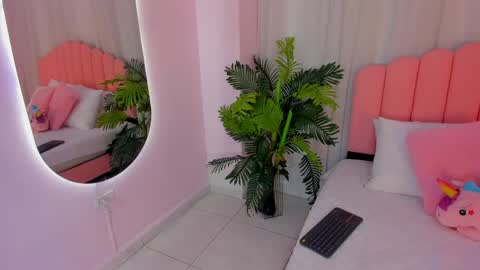 Snapshot of jasmin_evano29 chatting on 06-09-26, 05:35 online show from 06-09-26, 05:35