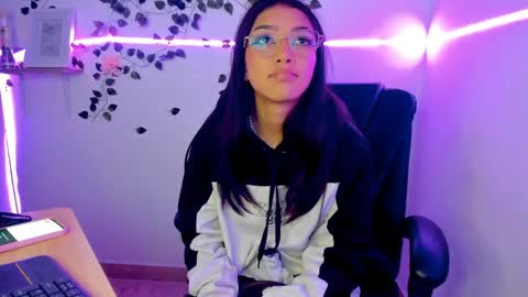 Snapshot of jaulyn_18 chatting on 04-18-26, 03:49 Jaulyn online show from 04-18-26, 03:49