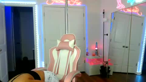 Jazmine Fox online show from 06-26-26, 08:57