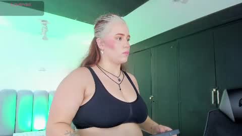 Snapshot of jeannewilliams_ chatting on 07-06-26, 12:57 Jeanne Williams online show from 07-06-26, 12:57