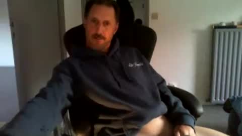 Snapshot of jef74700 chatting on 07-19-26, 04:27 Jrme online show from 07-19-26, 04:27