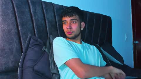 Snapshot of jei_cox chatting on 10-17-25, 11:24 jei online show from 10-17-25, 11:24