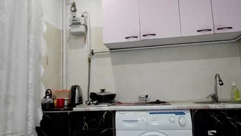 Jeniffer online show from 12-17-25, 08:37