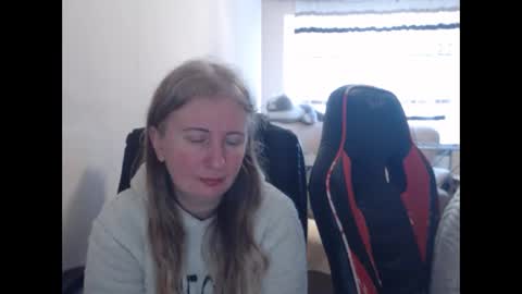 Snapshot of jenisandpeter chatting on 02-19-26, 11:28 JenisAndPeter online show from 02-19-26, 11:28