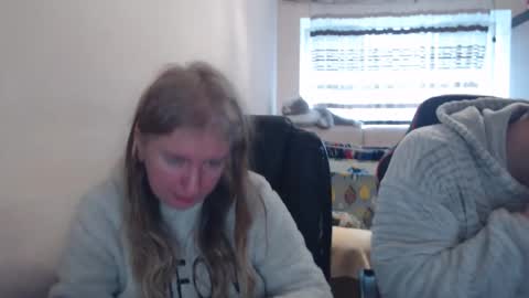 Snapshot of jenisandpeter chatting on 02-20-26, 07:32 JenisAndPeter online show from 02-20-26, 07:32