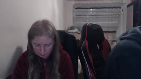 Snapshot of jenisandpeter chatting on 02-21-26, 07:48 JenisAndPeter online show from 02-21-26, 07:48