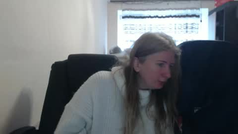 Snapshot of jenisandpeter chatting on 03-02-26, 07:15 JenisAndPeter online show from 03-02-26, 07:15