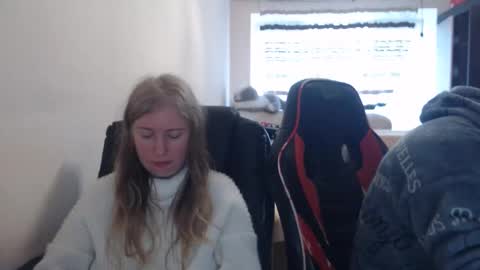 Snapshot of jenisandpeter chatting on 03-07-26, 07:38 JenisAndPeter online show from 03-07-26, 07:38