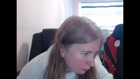 Snapshot of jenisandpeter chatting on 03-10-26, 06:51 JenisAndPeter online show from 03-10-26, 06:51