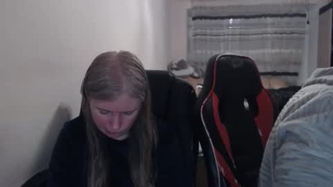 Snapshot of jenisandpeter chatting on 03-13-26, 07:42 JenisAndPeter online show from 03-13-26, 07:42