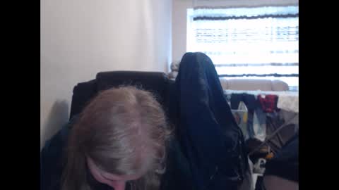 Snapshot of jenisandpeter chatting on 03-17-26, 06:06 JenisAndPeter online show from 03-17-26, 06:06