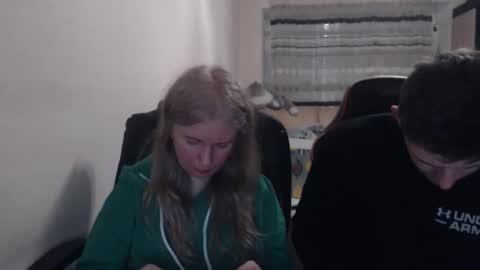 Snapshot of jenisandpeter chatting on 03-27-26, 08:30 JenisAndPeter online show from 03-27-26, 08:30