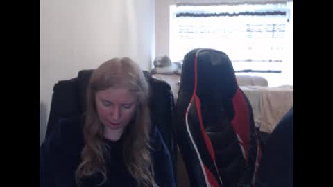 Snapshot of jenisandpeter chatting on 04-01-26, 05:30 JenisAndPeter online show from 04-01-26, 05:30