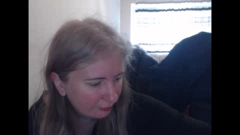 Snapshot of jenisandpeter chatting on 04-04-26, 05:49 JenisAndPeter online show from 04-04-26, 05:49