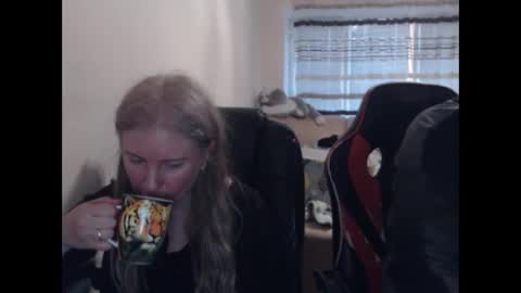 Snapshot of jenisandpeter chatting on 04-04-26, 05:54 JenisAndPeter online show from 04-04-26, 05:54