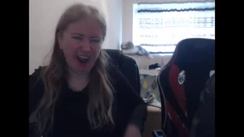 Snapshot of jenisandpeter chatting on 04-05-26, 05:59 JenisAndPeter online show from 04-05-26, 05:59