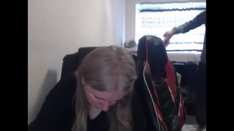 Snapshot of jenisandpeter chatting on 04-06-26, 05:41 JenisAndPeter online show from 04-06-26, 05:41