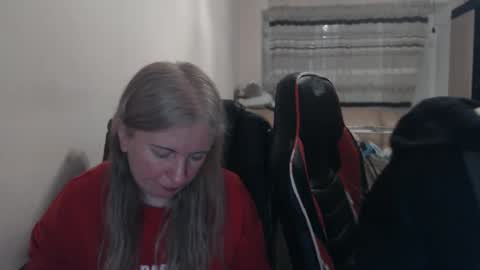 Snapshot of jenisandpeter chatting on 04-08-26, 06:30 JenisAndPeter online show from 04-08-26, 06:30