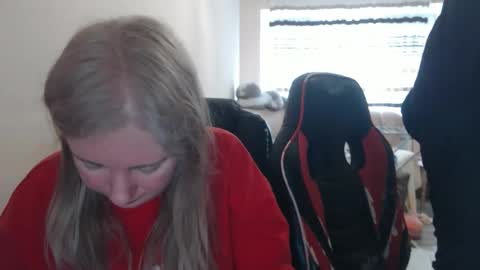 Snapshot of jenisandpeter chatting on 04-09-26, 06:30 JenisAndPeter online show from 04-09-26, 06:30