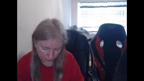 Snapshot of jenisandpeter chatting on 04-10-26, 06:51 JenisAndPeter online show from 04-10-26, 06:51