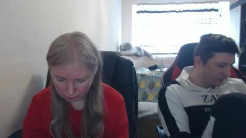 Snapshot of jenisandpeter chatting on 04-11-26, 07:02 JenisAndPeter online show from 04-11-26, 07:02