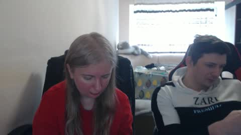 Snapshot of jenisandpeter chatting on 04-11-26, 07:45 JenisAndPeter online show from 04-11-26, 07:45