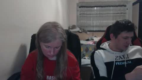 Snapshot of jenisandpeter chatting on 04-11-26, 07:51 JenisAndPeter online show from 04-11-26, 07:51