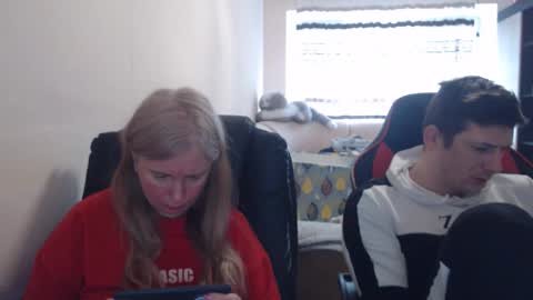 Snapshot of jenisandpeter chatting on 04-12-26, 07:57 JenisAndPeter online show from 04-12-26, 07:57