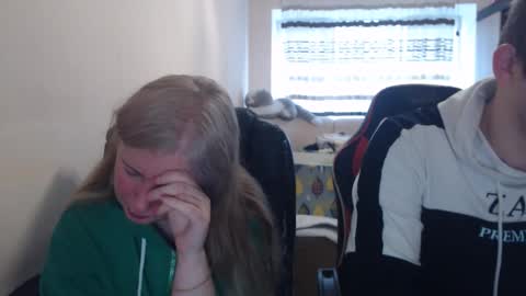 Snapshot of jenisandpeter chatting on 04-15-26, 05:36 JenisAndPeter online show from 04-15-26, 05:36