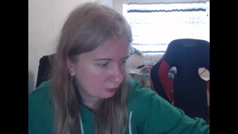 Snapshot of jenisandpeter chatting on 04-16-26, 08:04 JenisAndPeter online show from 04-16-26, 08:04