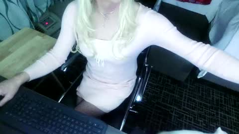 Jenna Cross online show from 12-28-24, 03:26