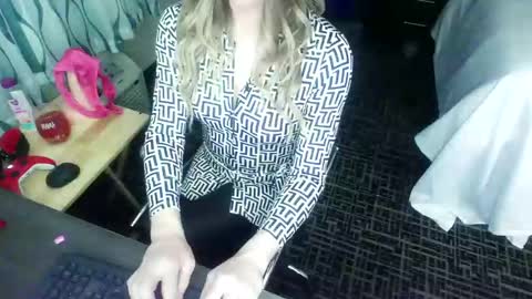 Jenna Cross online show from 02-16-25, 09:27