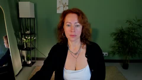 Snapshot of jennali1 chatting on 06-17-26, 04:04 Jenna online show from 06-17-26, 04:04
