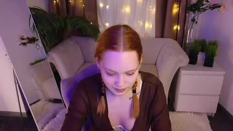 Jennifer online show from 04-04-26, 12:35