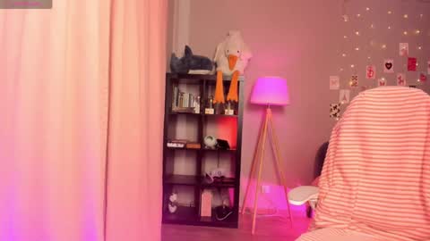 jenniferka online show from 05-06-26, 05:51