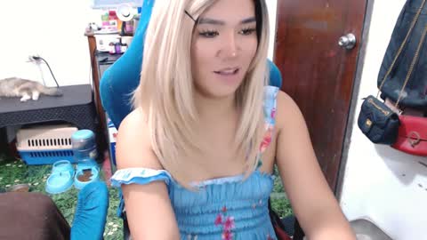 Snapshot of jenny_fromphil chatting on 01-13-25, 11:38 Jenny online show from 01-13-25, 11:38