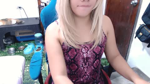 Snapshot of jenny_fromphil chatting on 01-17-25, 01:15 Jenny online show from 01-17-25, 01:15