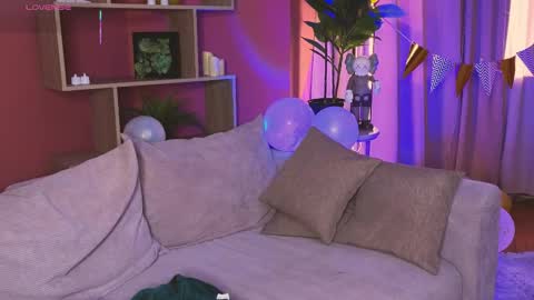 Snapshot of jennyfer_me chatting on 04-24-26, 12:51 jennyfer_me online show from 04-24-26, 12:51