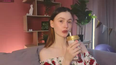 Snapshot of jennyfer_me chatting on 05-10-26, 12:32 jennyfer_me online show from 05-10-26, 12:32