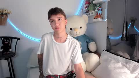 jero independent model online show from 03-19-26, 07:56